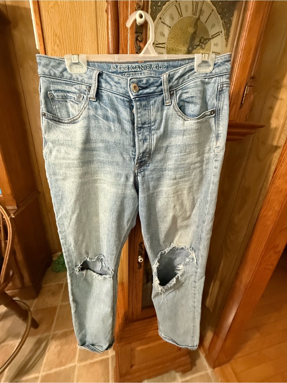 American Eagle Outfitters Light Blue Distressed Knee Jeans